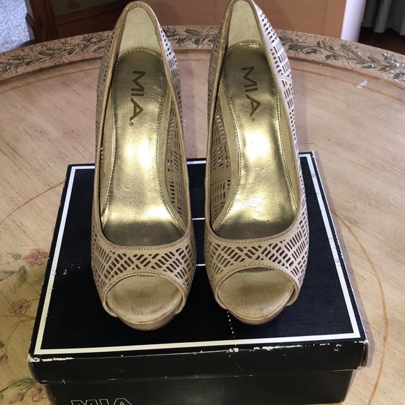 Mia Shoes - MIA Boston Proper Laser cut out peep toe heels Size 8.5